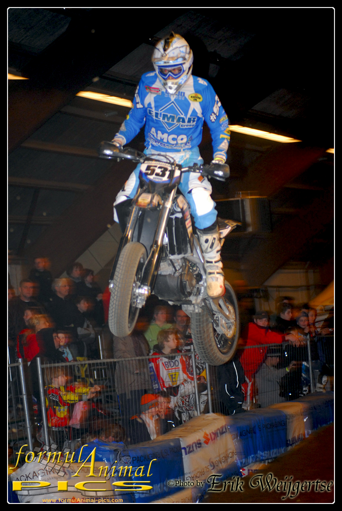 663x1001 pixels (586K)